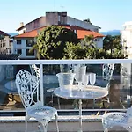 Apartamento duplex a 180 metros da praia, em Canasvieiras CAN014