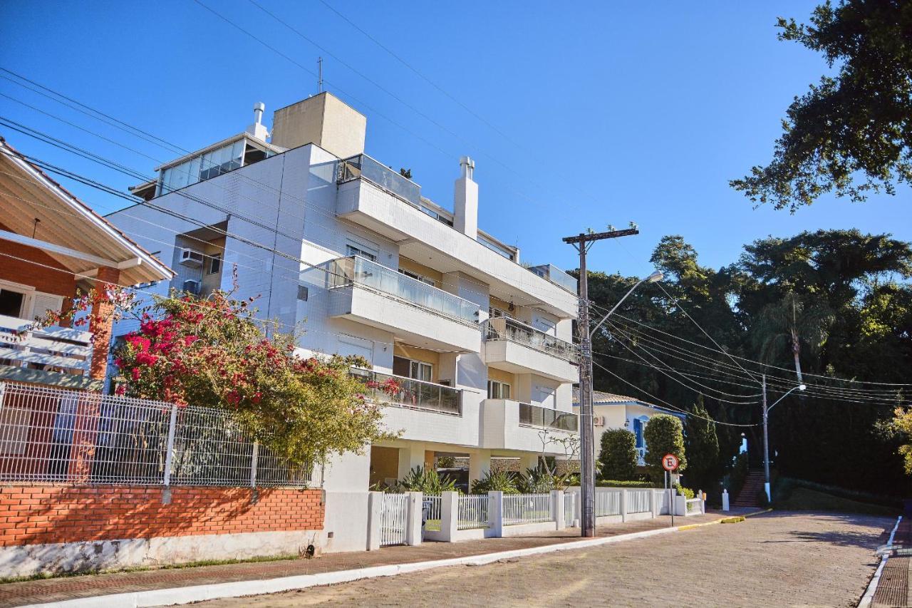 Apartamento Duplex A 180 Metros Da Praia Em Canasvieiras Can14 *